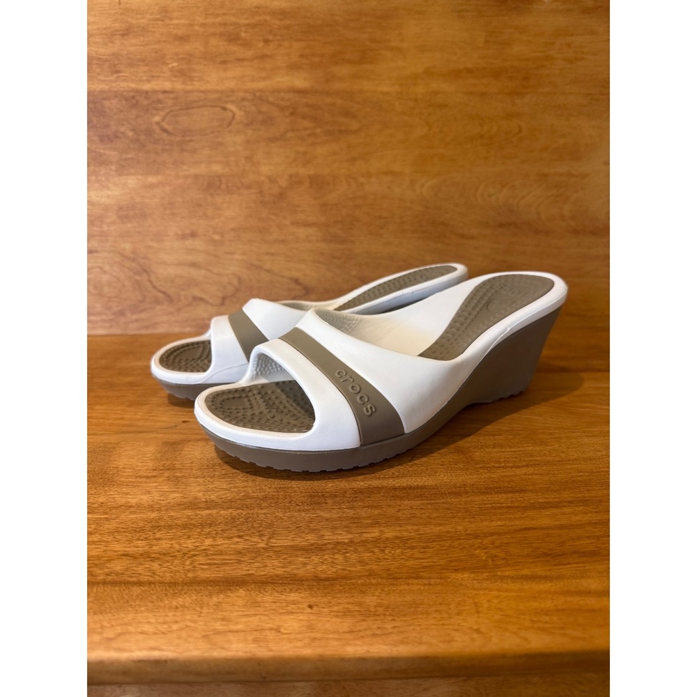 Crocs Leigh Wedge Sandals Womens 8 White Tan Slide Open Toe Shoes resort comfort